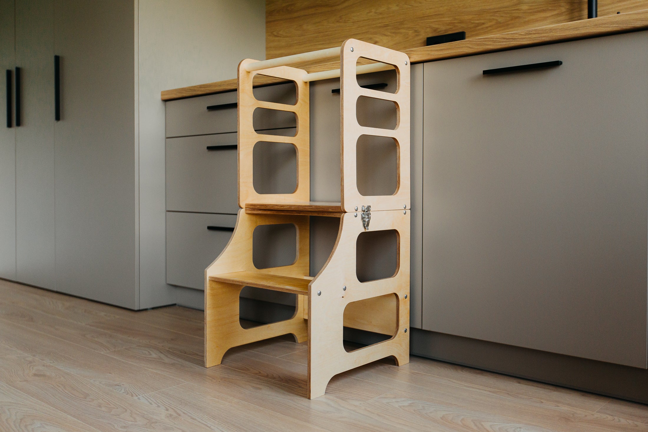 2 in 1 Montessori bokštelis – staliukas