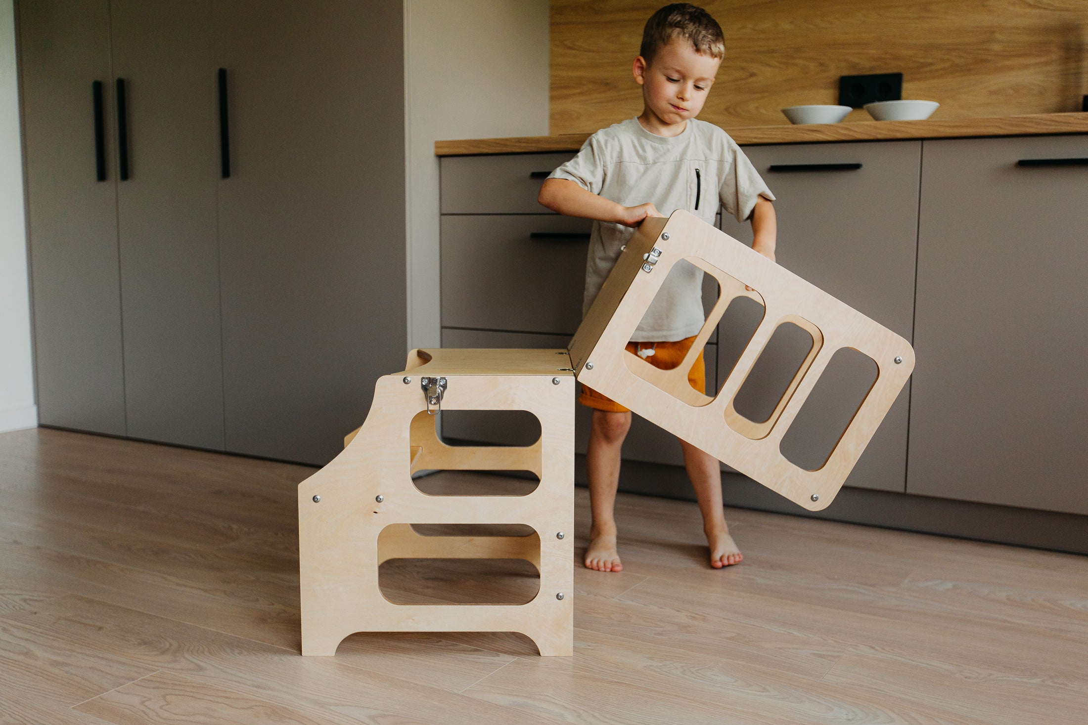 2 in 1 Montessori bokštelis – staliukas
