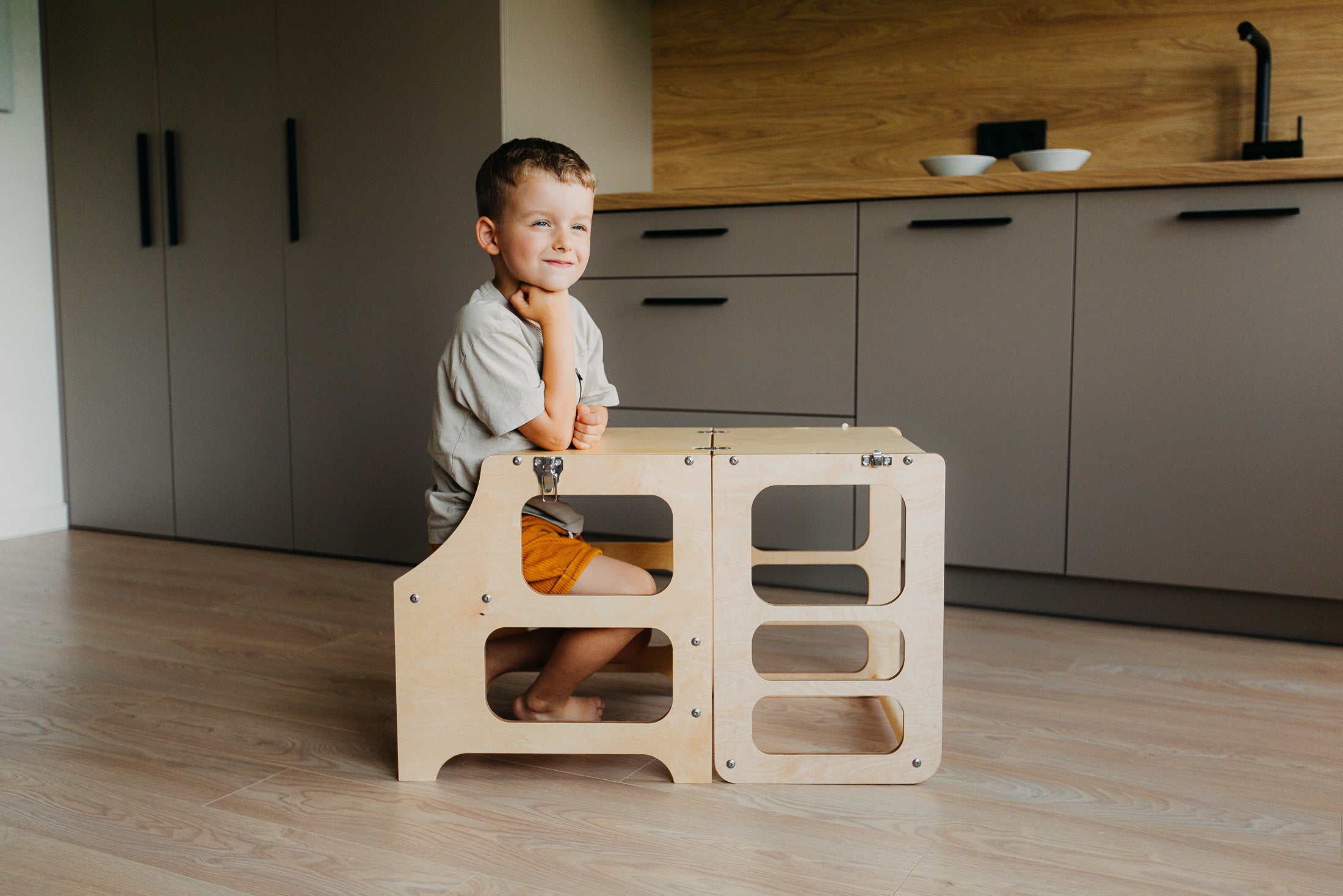2 in 1 Montessori bokštelis – staliukas