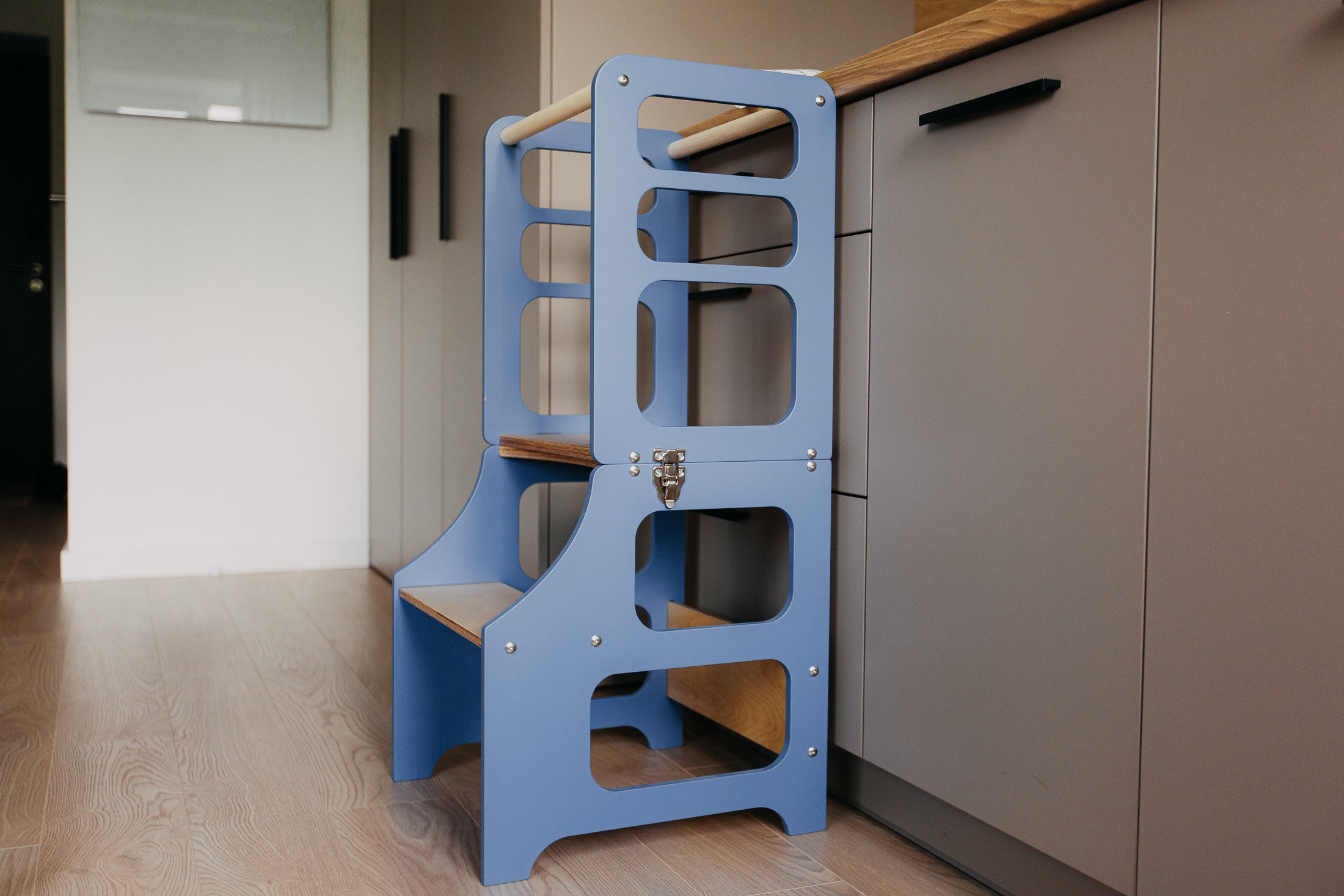 2 in 1 Montessori bokštelis – staliukas
