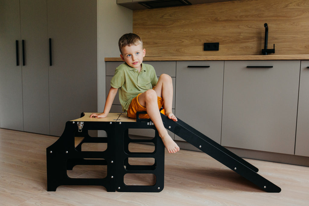 2 in 1 Montessori bokštelis – staliukas su čiuožykla