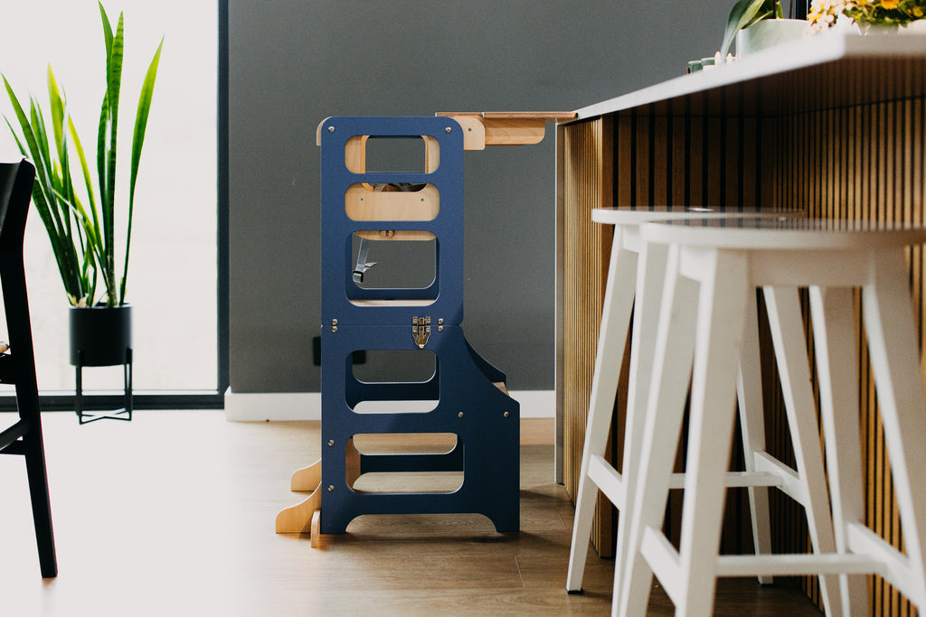 3 in 1 Montessori bokštelis – staliukas su maitinimo kėdute