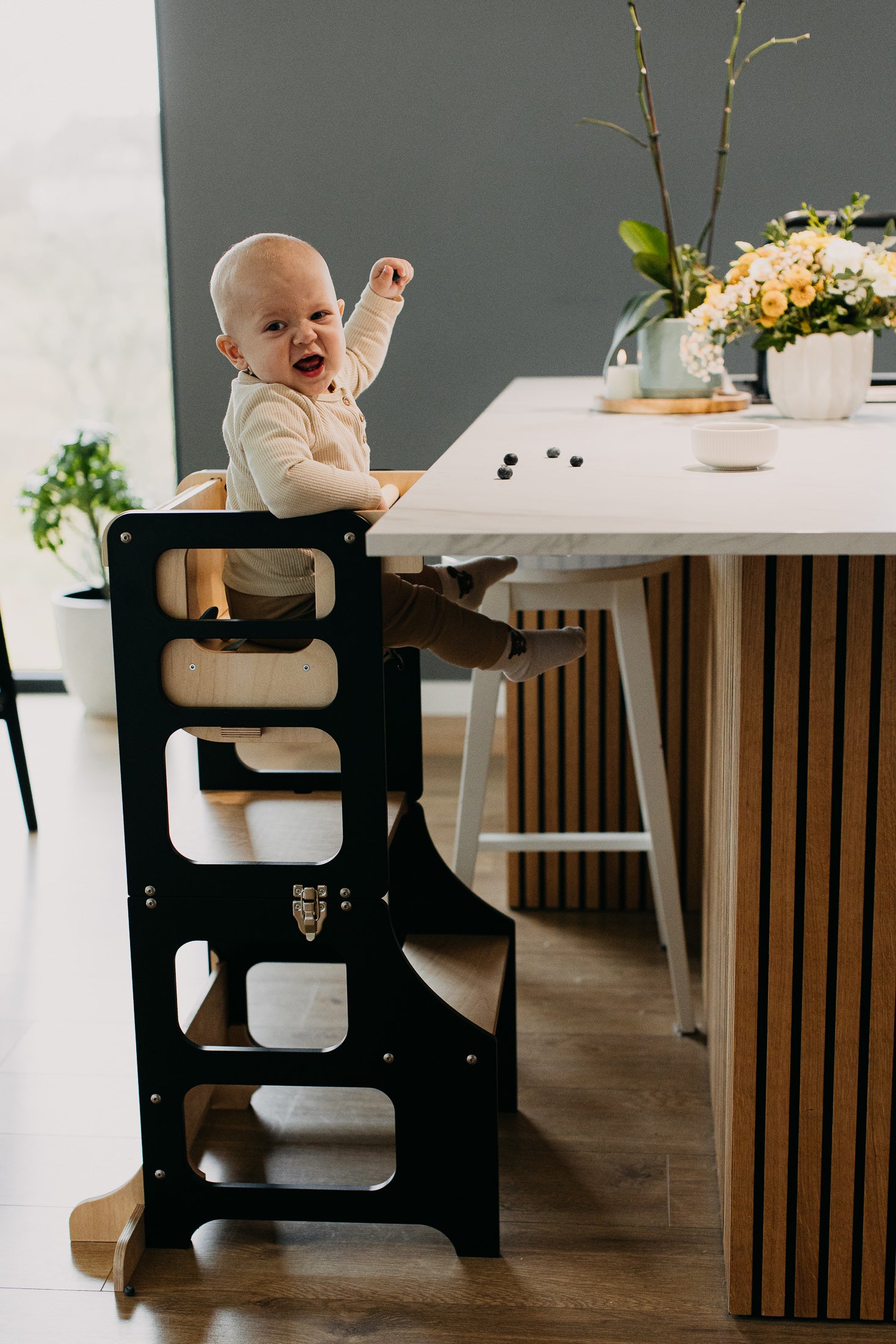 3 in 1 Montessori bokštelis – staliukas su maitinimo kėdute