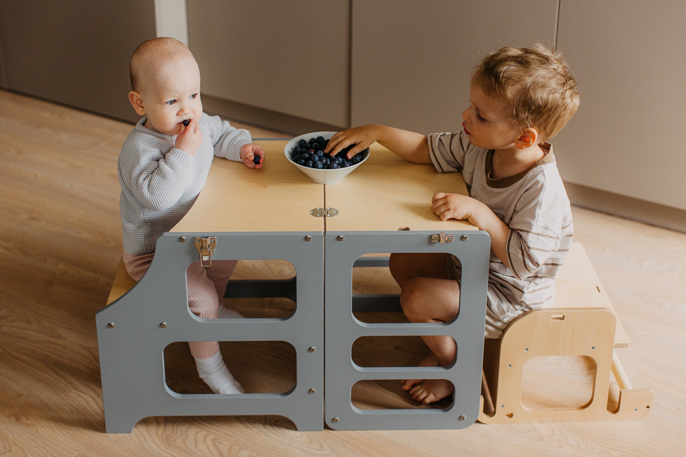 3 in 1 Montessori bokštelis – staliukas su maitinimo kėdute